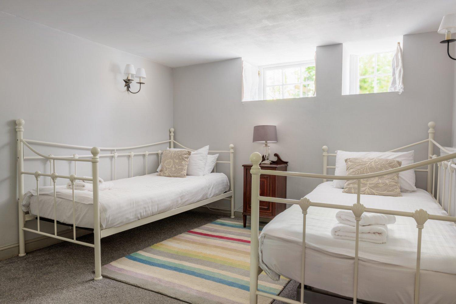 The Old School Rooms Beautiful Georgian Apartment, Sleeps 12 With Wifi And Parking, Near Bath Box  Eksteriør billede